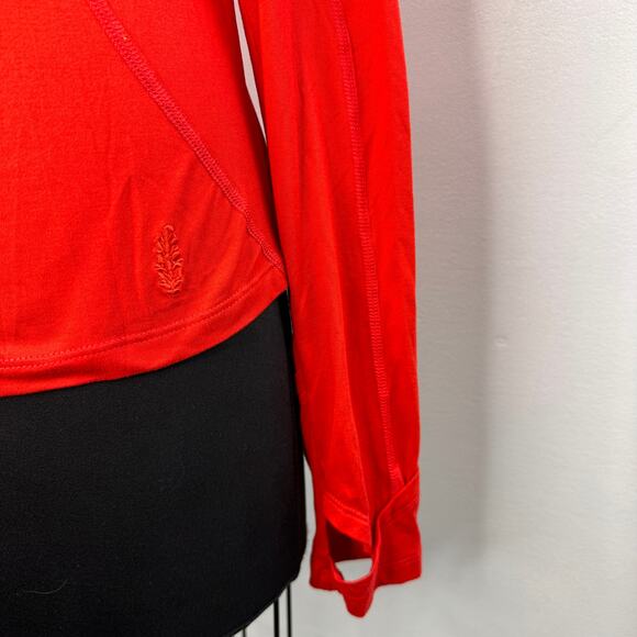 FREE PEOPLE Movement Red Top Turtleneck Hooded Thumb Hole Pullover Size Large L - Picture 2 of 6